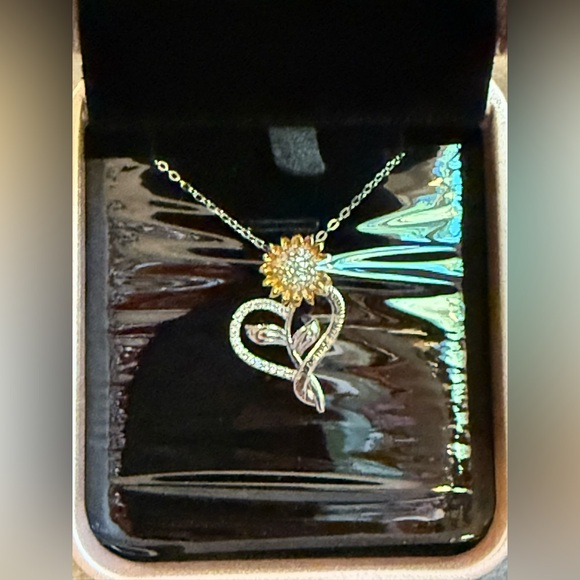 🌻TRINCKLE🌻0.3 CT GRA Moissanite”You Are My Sunshine” Sunflower Necklace/NWT - Picture 10 of 16